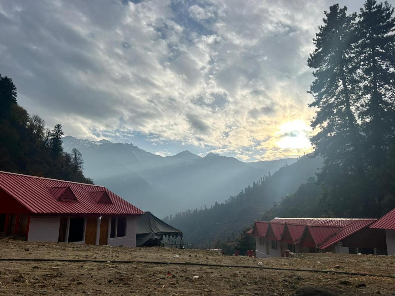Lord Shiva Dimension Hotel Tosh Exterior photo